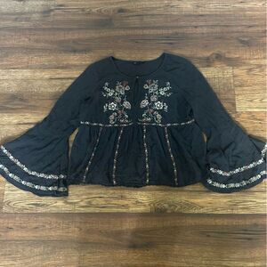 American Eagle Outfitters Floral Embroidered Bell Sleeve Blouse Medium Summer